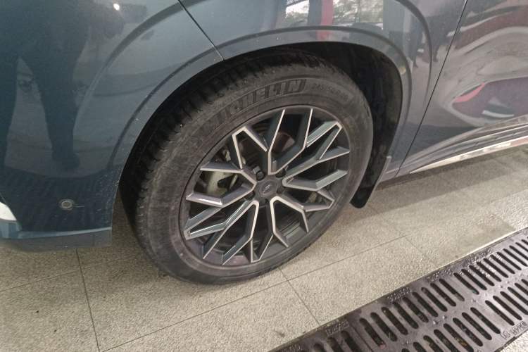 Used Oshan Z6 2022 Blue Whale 1.5T DCT Smart Navigation Model