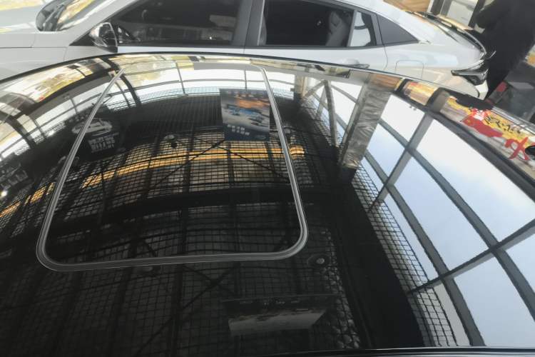 Used Buick Regal 2024 28T Luxury Edition Roof