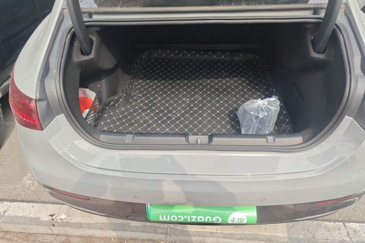 Used Mercedes-Benz EQE 2022 350 Luxury Edition Trunk