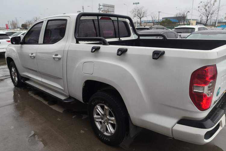 Used SAIC MAXUS T70 2019 2.0T Diesel Automatic Two-Wheel Drive Comfort Edition with Long Bed and High Ground Clearance