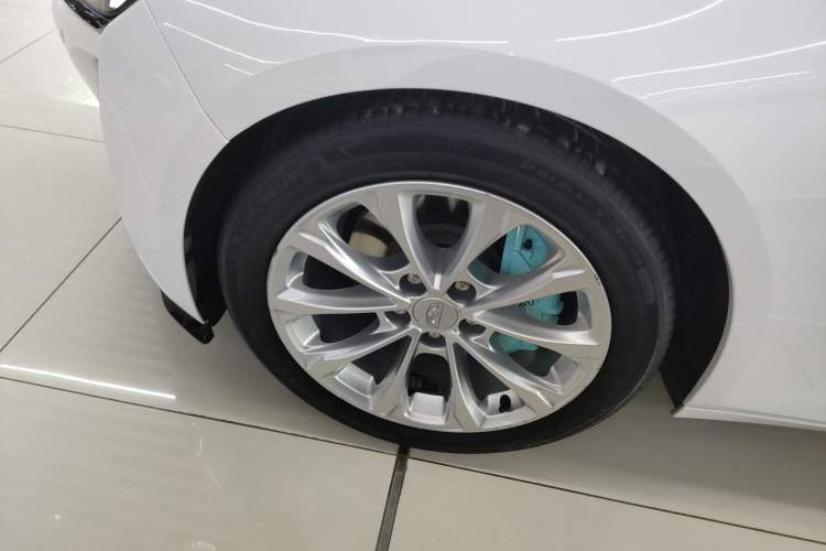 Used Cadillac CT5 2021 Revised 28T Luxury Version Left Front Wheel Hub