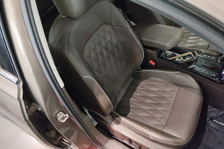 Used Volkswagen Passat 2020 330TSI Luxury Edition China VI Right Front Seat