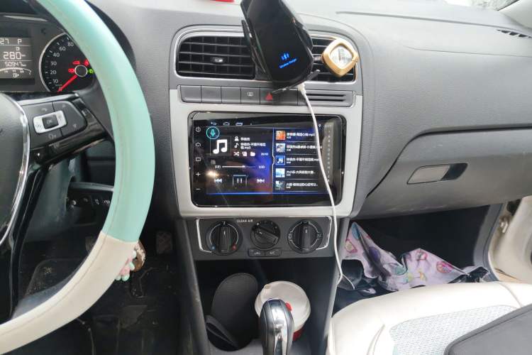 Used Volkswagen Polo 2016 1.6L Automatic Comfort Model Audio And AC Panel