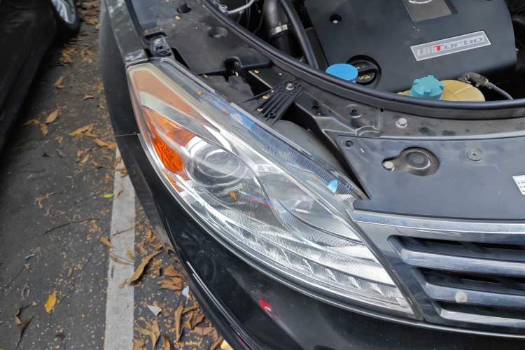 Used GAC Trumpchi GS5 2013 1.8T Automatic All-Wheel-Drive Luxury Edition Right Front Headlight