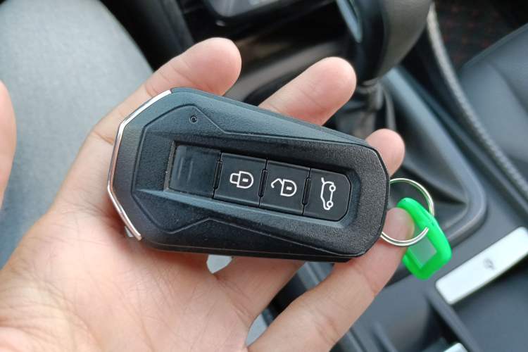 Used JMC Yusheng S330 2016 1.5L GTDi Automatic Two-Wheel Drive Fashion Edition