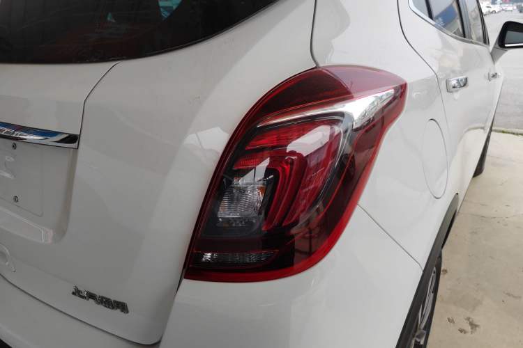 Used Buick Encore 2018 18T Automatic Two-Wheel Drive Urban Elite Model
