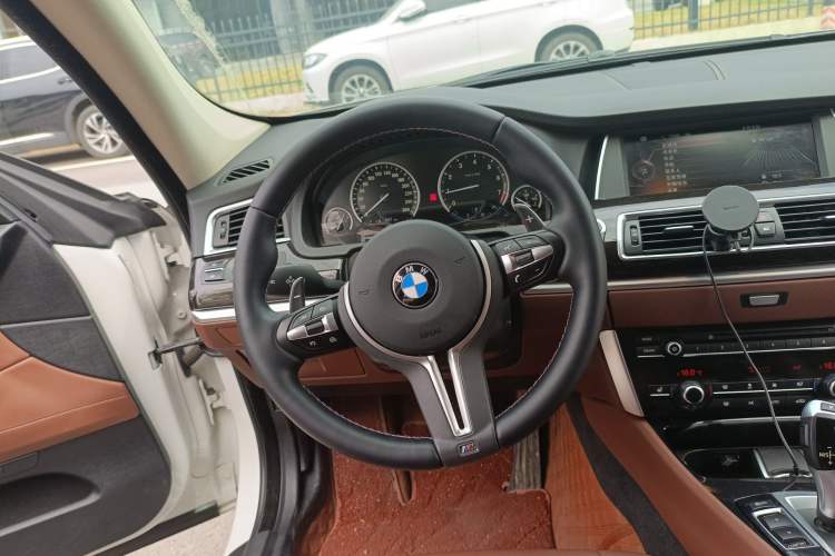 Used BMW 5 Series GT 2015 528i Leading Model Steering Wheel