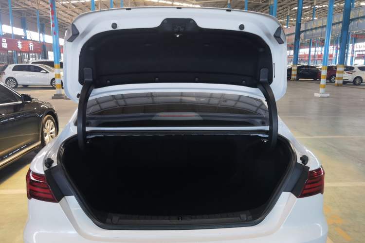 Used Geely Auto Binray 2018 14T CVT Binyi Edition Trunk