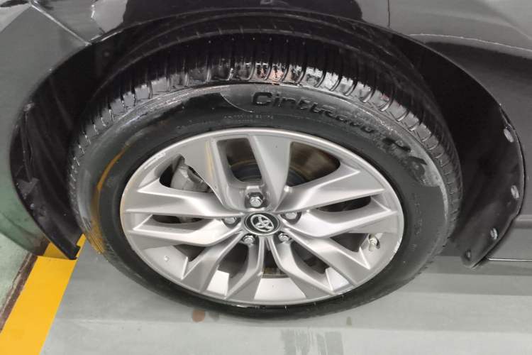 Used Toyota Avalon 2019 Dual-Engine 2.5L Luxury Edition China VI Standard