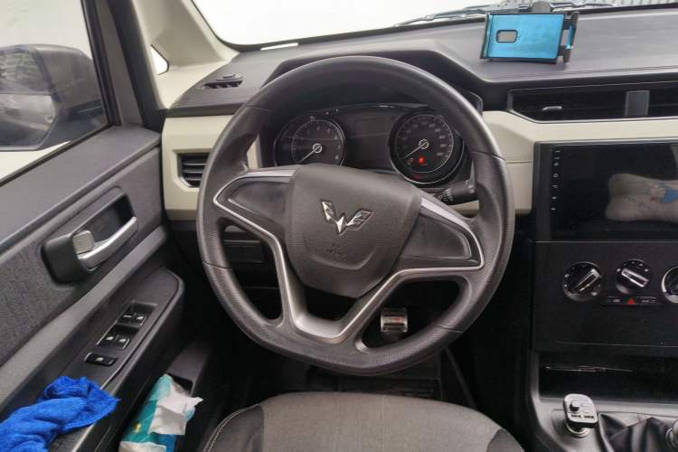 Used Wuling Hongguang PLUS 2019 1.5T Manual Comfort Version 7 Seats