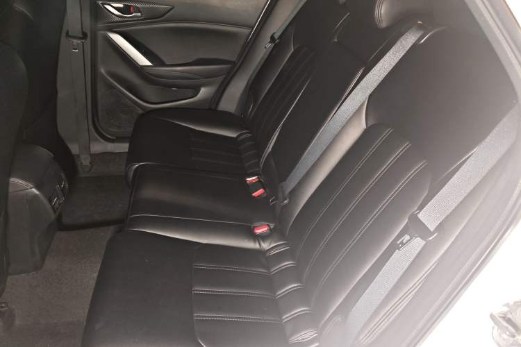 Used Mazda CX-4 2018 2.0L Automatic Two-Wheel Drive Blue Sky Exploration Version China V Standard Left Rear Seat