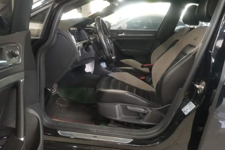 Used Volkswagen Golf 2020 Charming Edition 280TSI DSG R-Line Left Front Seat