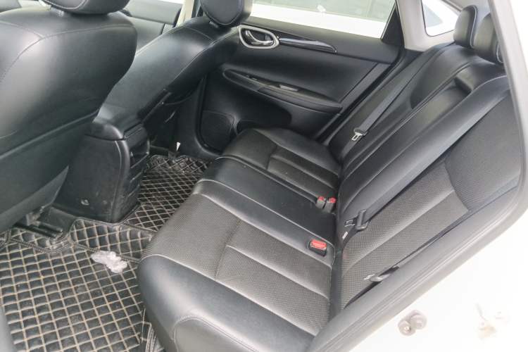 Used Nissan Sylphy 2019 1.6XV CVT Smart Connect Luxury Edition China V Standard Left Rear Seat