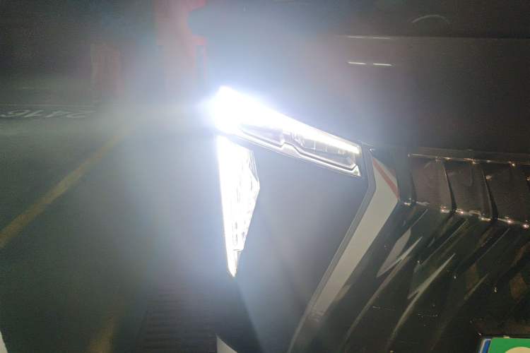 Used GAC Trumpchi M8 2024 Zongshi Series 400T Ultimate Edition Right Front Headlight