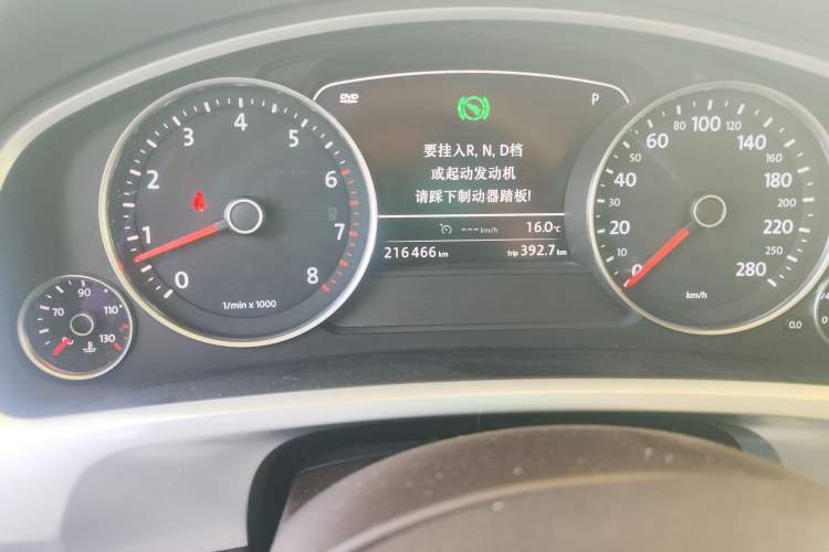 Used Volkswagen Touareg 2011 3.0 TSI High-End Version Odometer Close Up