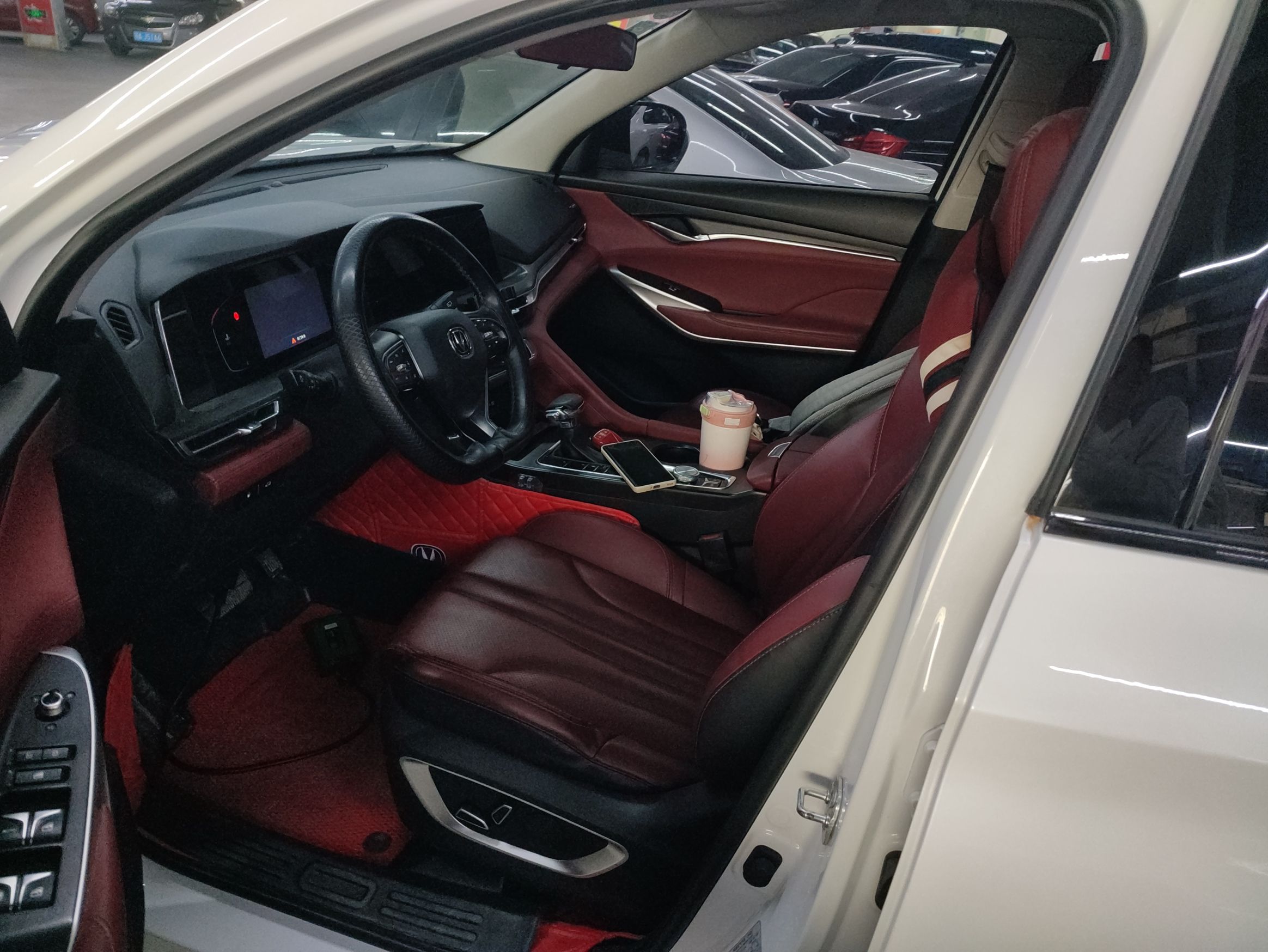 Переднее сиденье в автомобиле