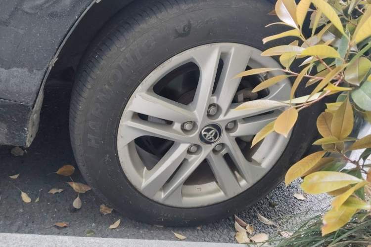 Used Toyota Levin 2019 Dual-Engine 1.8H E-CVT Luxury Edition China VI Standard Right Front Wheel Hub