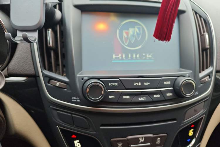 Used Buick Regal 2015 2.0L Leading Fashion Edition Audio And AC Panel