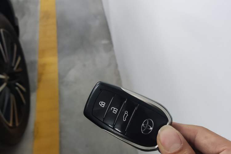 Used Toyota Venza 2022 2.0L CVT Four-Wheel Drive Supreme Edition Vehicle Key