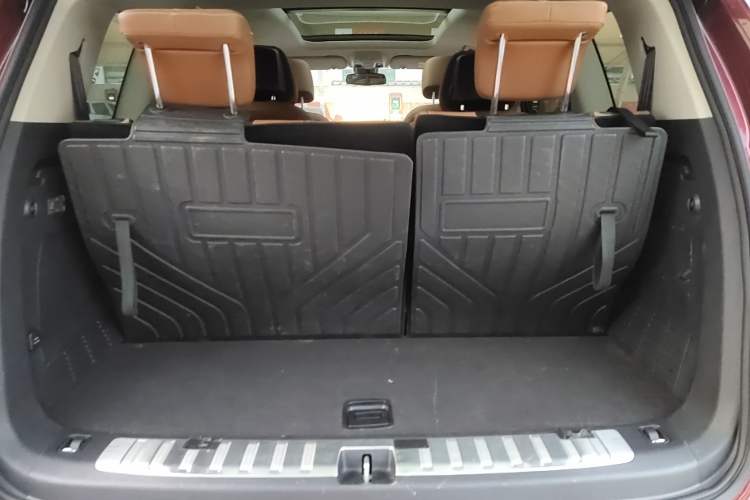 Used SAIC MAXUS D90 2017 2.0T Automatic All-Wheel Drive Sirius Trunk