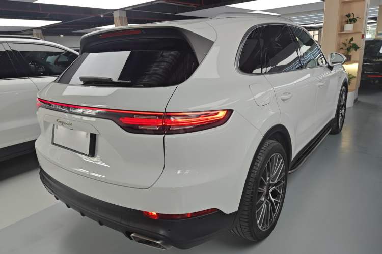 Used Porsche Cayenne E-Hybrid 2021 Cayenne E-Hybrid 2.0T Rear Right 45 Deg