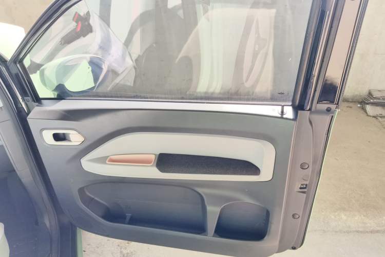 Used Chery New Energy QQ Ice Cream 2022 170km Sundae Phosphate Lithium-Ion
