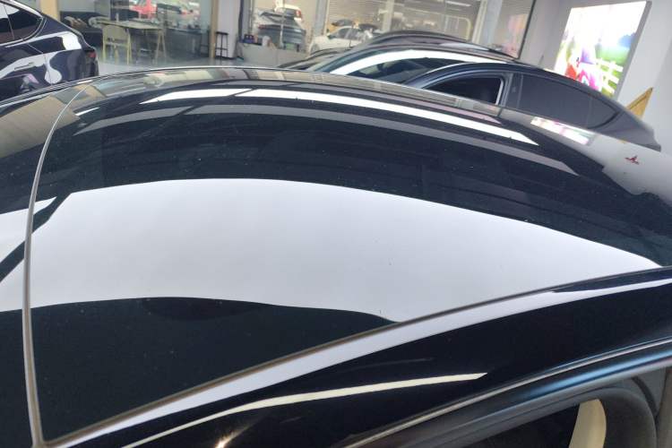 Used Tesla Model Y 2023 Long-Range All-Wheel-Drive Version Roof