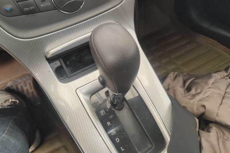 Used Nissan Sylphy 2012 1.6 XL CVT Luxury Edition Gear Lever