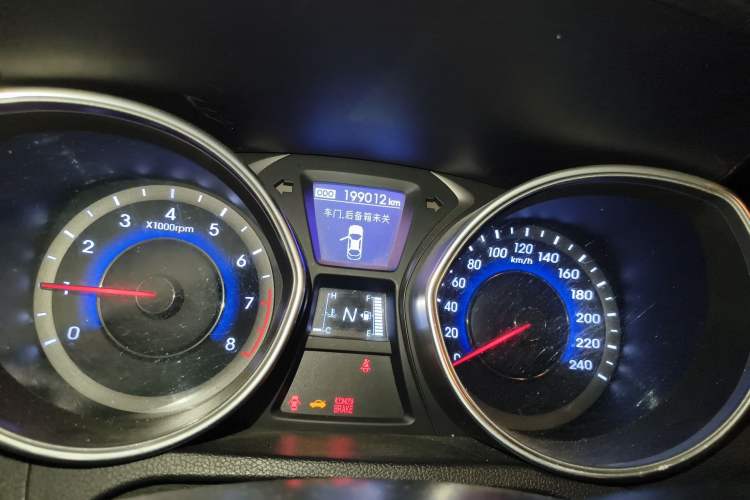 Used Hyundai Elantra (5th Generation / Langdong) 2013 1.6L Automatic Luxury Model Odometer Close Up