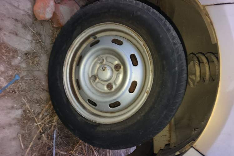 Used BAIC Weiwang 306 2011 1.3L base model 7 seats Right Front Wheel Hub