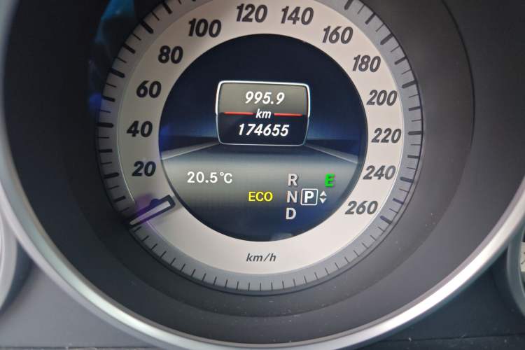 Used Mercedes-Benz E-Class 2014 E 260 L Sport Edition Odometer Close Up