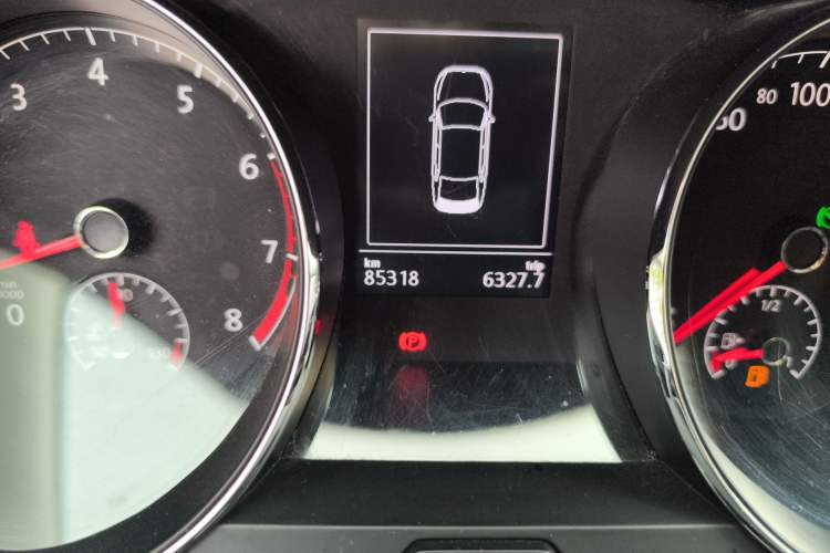 Used Volkswagen Lamando 2015 280TSI DSG Comfort Edition Odometer Close Up