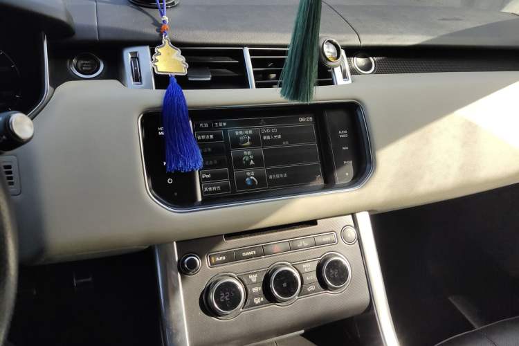 Used Land Rover Range Sport 2015 3.0 SC V6 HSE DYNAMIC Audio And AC Panel