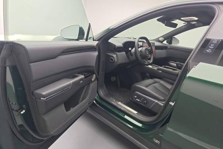 Used Zeekr 7X 2025 100 kWh Long-Range Rear-Wheel Drive with Intelligent Driving Features