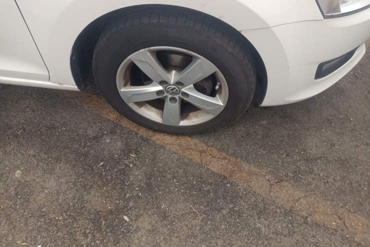 Used Volkswagen Santana 2013 1.6L Automatic Comfort Edition Right Front Wheel Hub