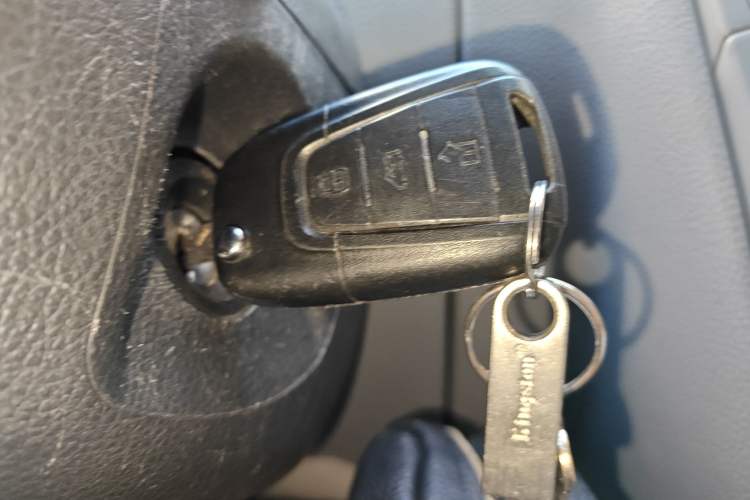 Used SAIC MAXUS Xintu V80 2021 2.0T AMT Classic Aoyuntong Short Wheelbase Mid-Roof 5/6-Seater
