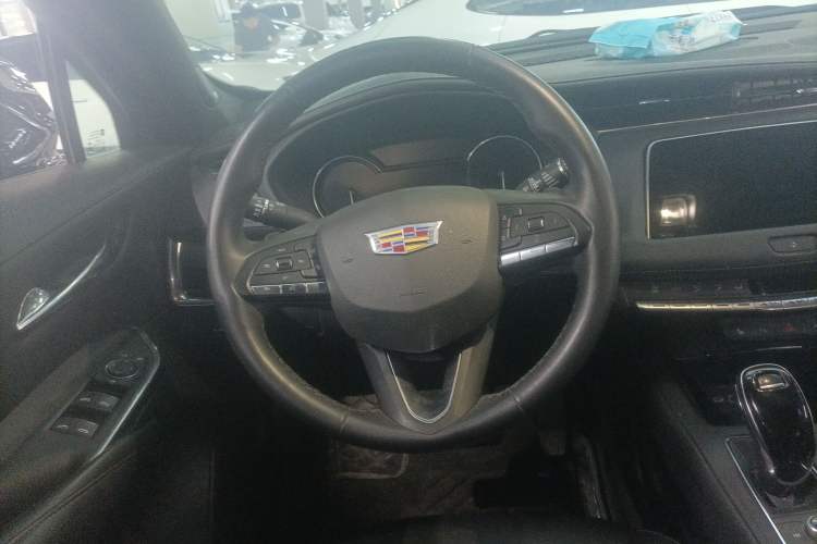 Used Cadillac XT4 2022 28T Two-Wheel-Drive Luxury Version
