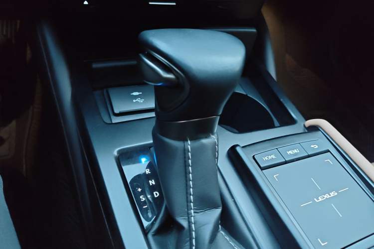 Used Lexus ES 2020 300h Premier Edition