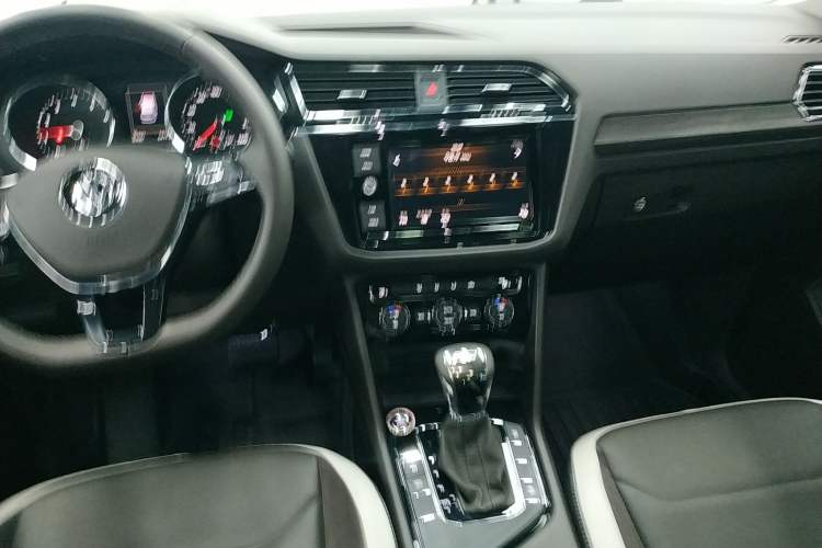 Used Volkswagen Tiguan L 2019 280TSI Automatic Two-Wheel Drive Panoramic Comfort Edition China V Standard
