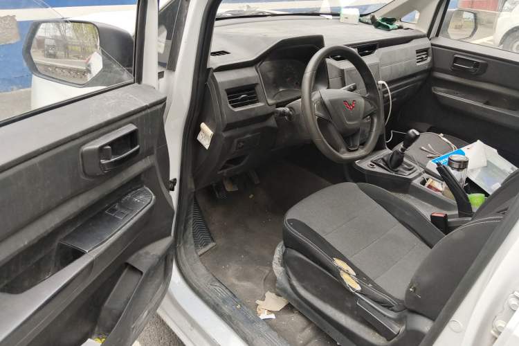 Used Wuling Hongguang PLUS 2020 1.5L Manual Standard Edition 5 Seats Driver Seat