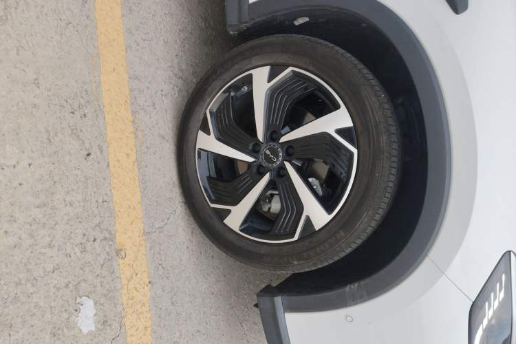 Used BYD Sealion 05 DM-i 2025 DM-i Smart Drive 115KM Prestige Model Right Front Wheel Hub