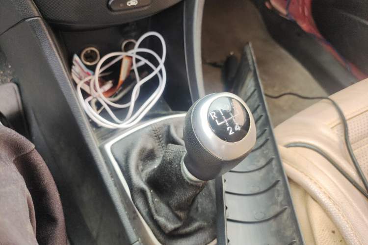 Used Hyundai Verna Ray 2014 1.4L Manual GL Gear Lever