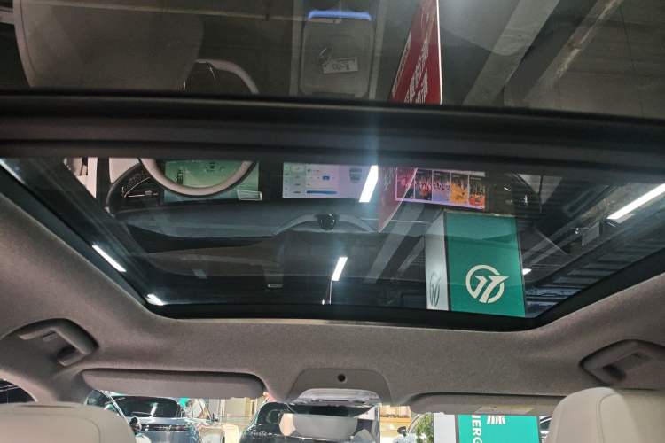 Used VOYAH FREE 2025 318 318 km Rear-Drive Touring Edition Headliner