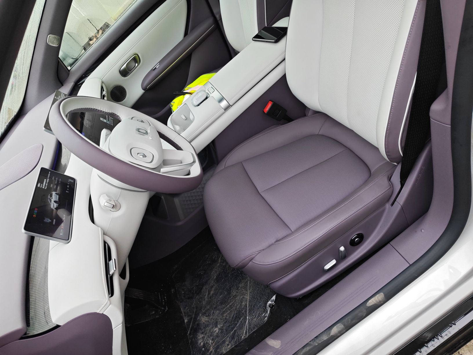 Переднее сиденье в автомобиле