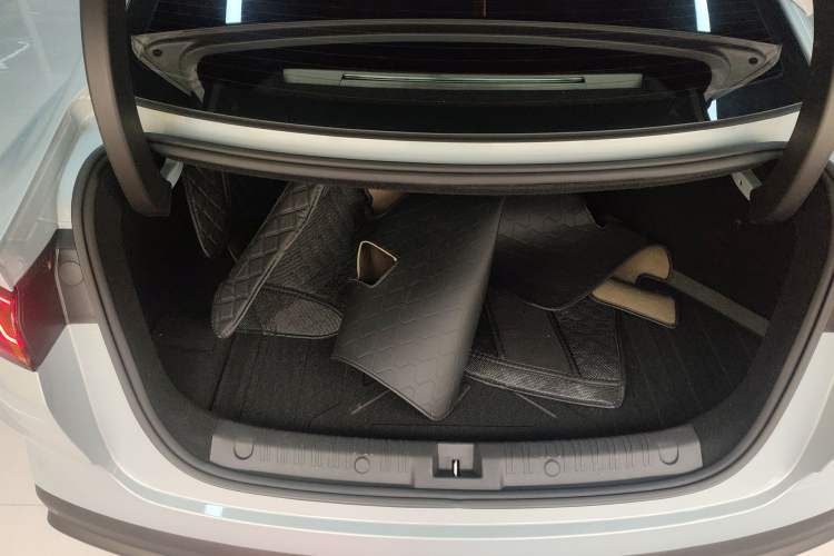 Used BYD Qin L 2024 DM-i 120KM Leading Model
