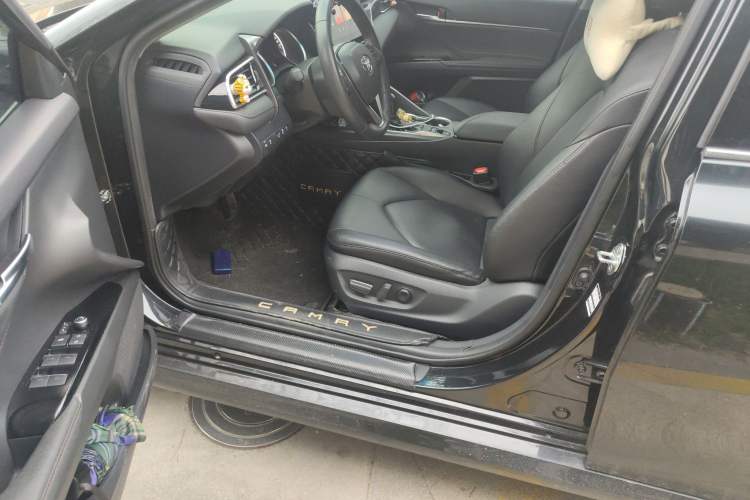 Used Toyota Camry 2021 2.0G Luxury Edition
