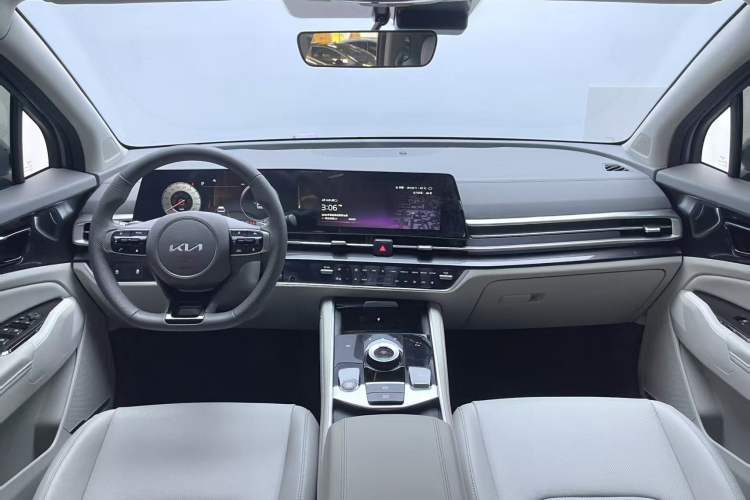 Used Kia Sportage (Chinese Domestic Model) 2025 1.5T Two-Wheel Drive Prestige Edition
