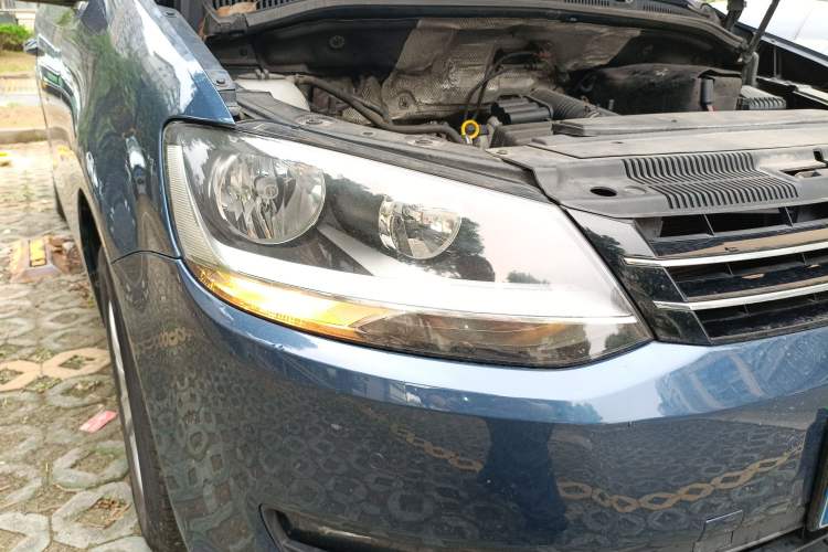 Used Volkswagen Sharan 2016 280TSI Enjoyment Model 7-Seater Right Front Headlight