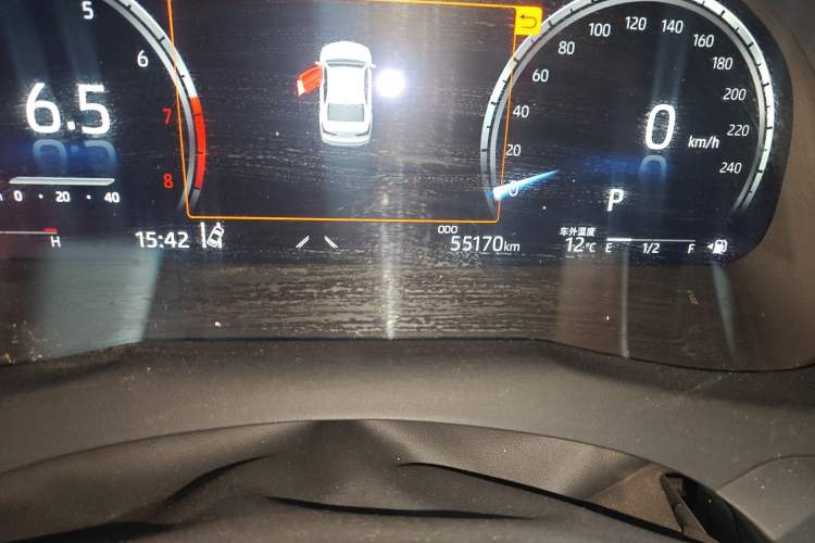 Used Toyota Camry 2021 2.5S Fēngshàng Edition Odometer Close Up