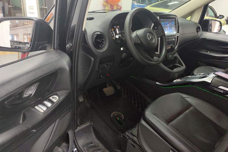 Used Mercedes-Benz Vito 2021 2.0T Elite Version 7 Seats Driver Seat